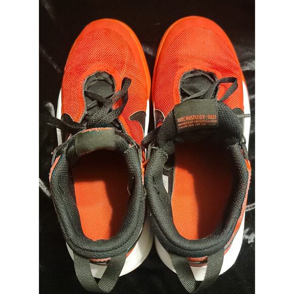 Nike Hustle DX SU-21 Red Black Boys Sneakers Shoes Size 6y Lace-Up - Picture 12 of 14